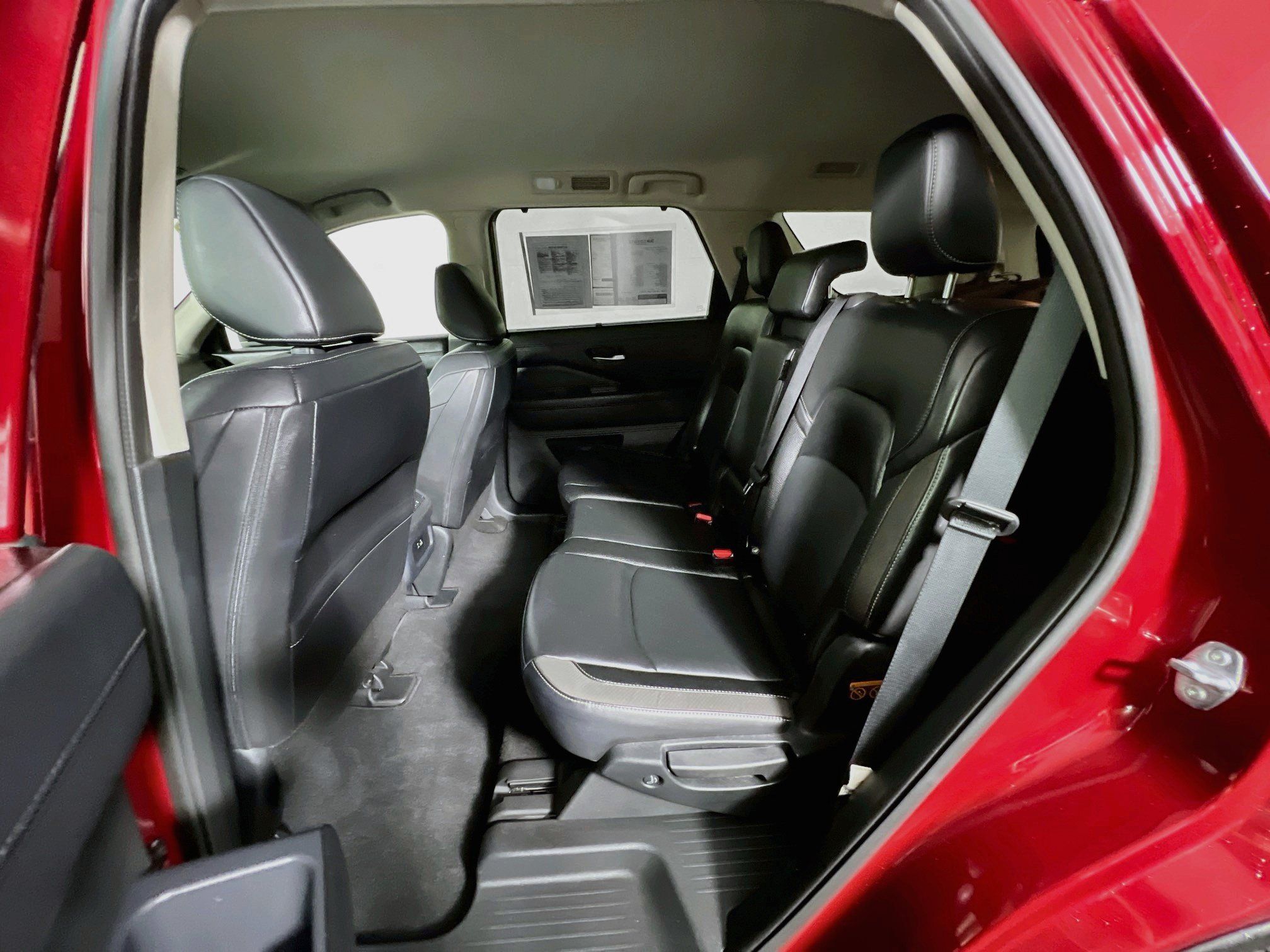 Used 2025 Nissan Pathfinder SL FWD image 29