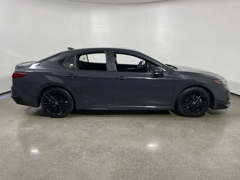 Used 2025 Toyota Camry SE FWD image 2