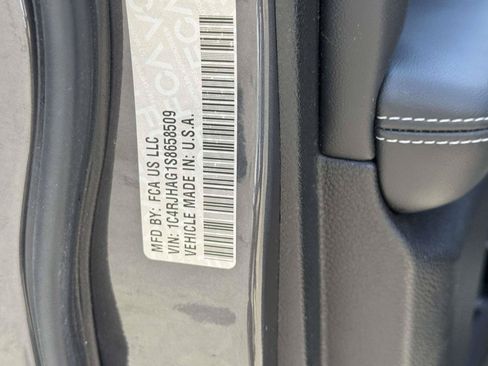 Certified 2025 Jeep Grand Cherokee Altitude AWD/4WD image 31