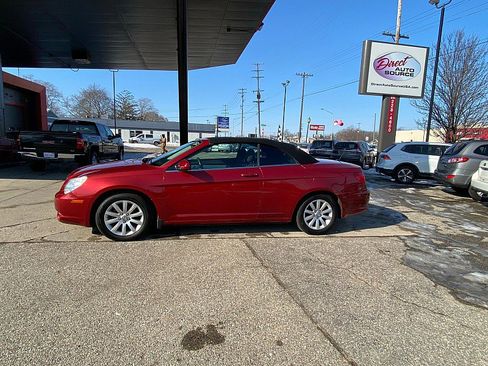 Used 2010 Chrysler Sebring Touring image 1
