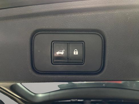 Used 2022 Nissan Pathfinder SV w/ SV Premium Package AWD/4WD image 20