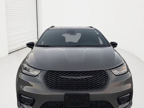 Used 2023 Chrysler Pacifica Limited w/ S Appearance Package image 8