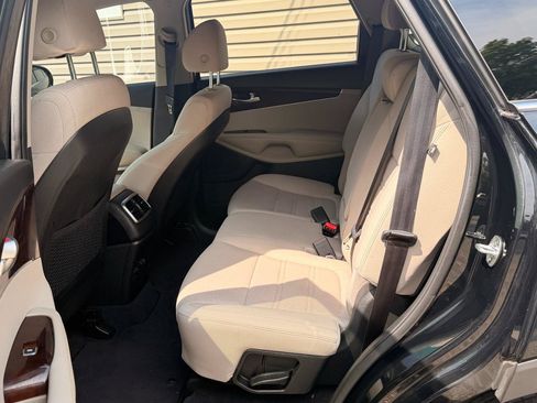 Used 2018 Kia Sorento FWD image 20