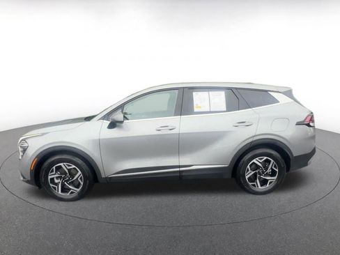 Used 2025 Kia Sportage LX FWD image 9