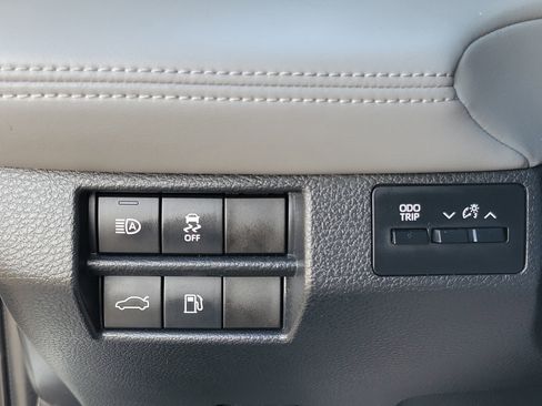 Used 2020 Toyota Avalon XSE image 14