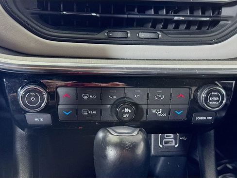 Used 2023 Jeep Compass Limited image 26