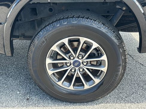 Used 2018 Ford F150 XLT w/ Equipment Group 302A Luxury AWD/4WD image 19