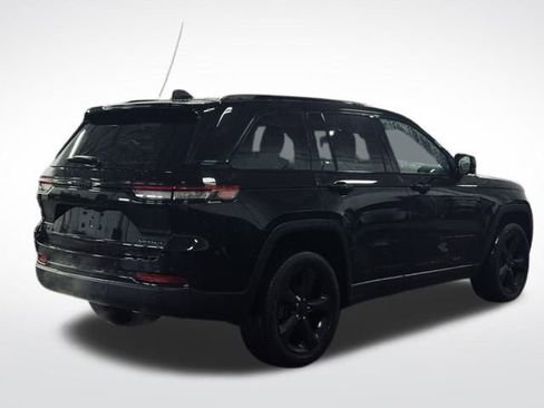 Used 2023 Jeep Grand Cherokee Limited w/ Black Appearance Package image 6