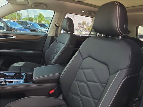 New 2026 Volkswagen Atlas SE FWD image 17