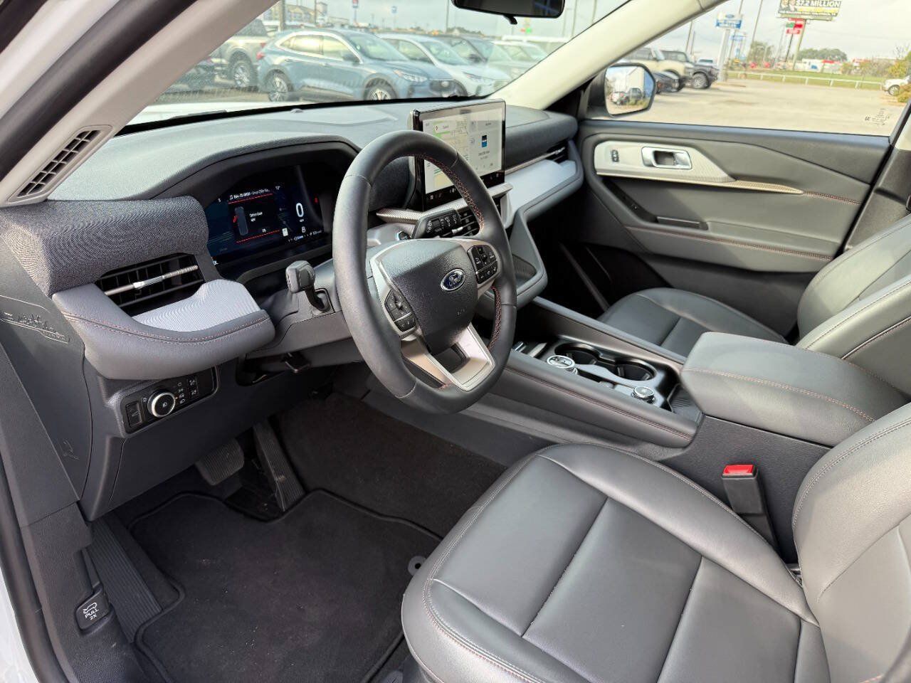 Used 2025 Ford Explorer Active w/ Active Comfort Package RWD image 10