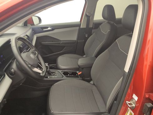 Used 2023 Volkswagen Taos SE w/ Panoramic Sunroof Package FWD image 17
