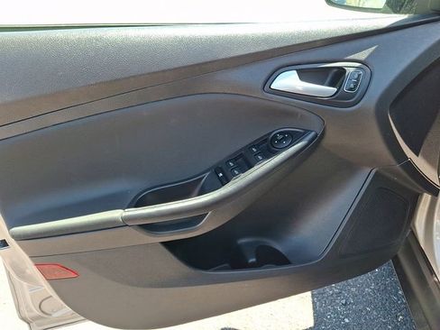 Used 2015 Ford Focus SE FWD image 12