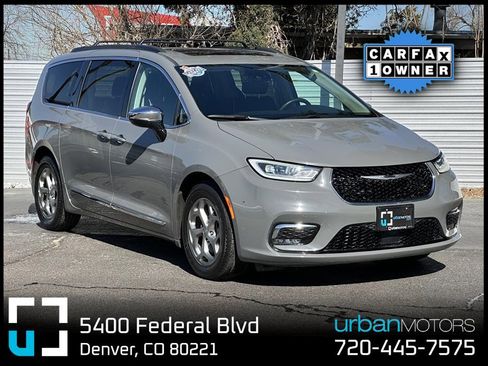 Used 2023 Chrysler Pacifica Limited image 1