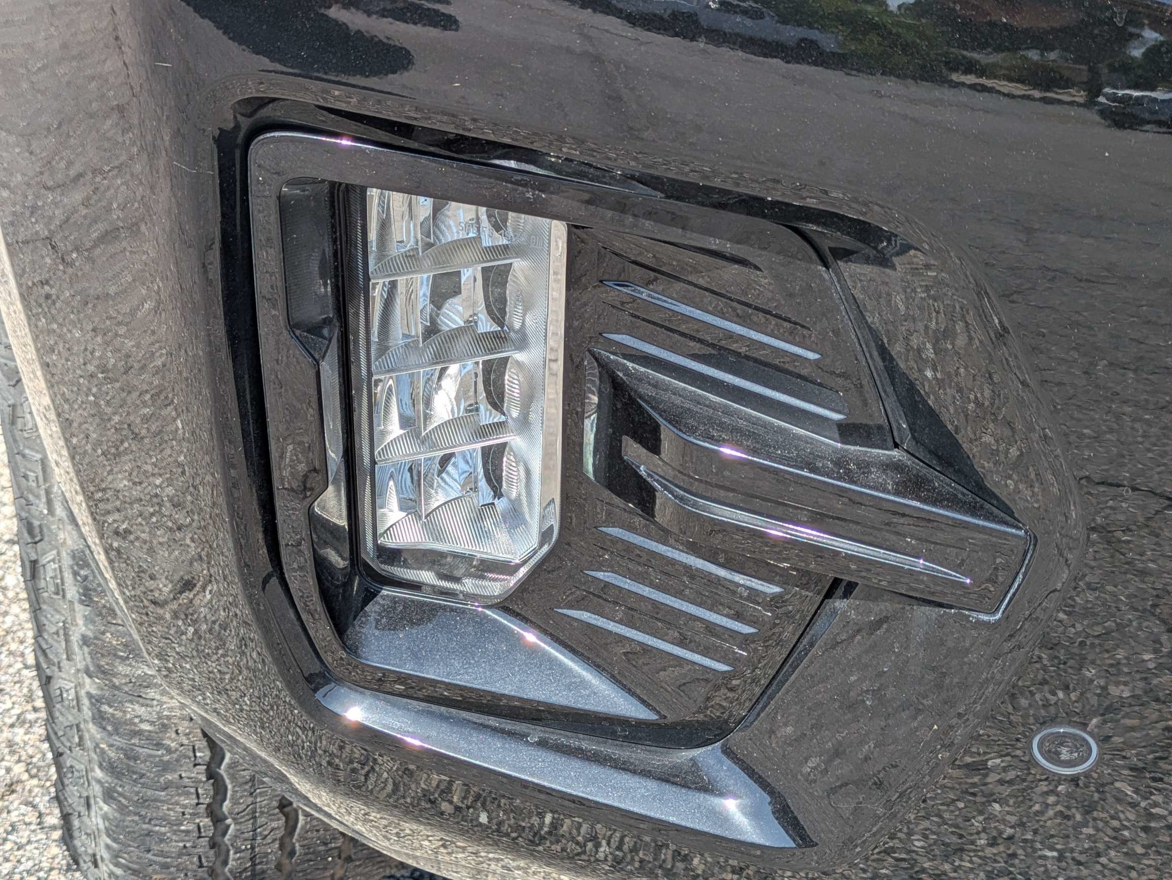 Used 2023 GMC Yukon XL AT4 w/ AT4 Premium Package AWD/4WD image 11