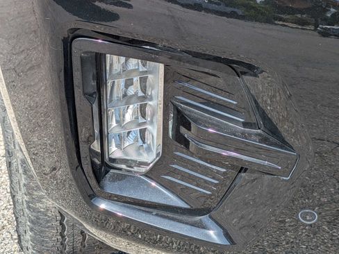 Used 2023 GMC Yukon XL AT4 w/ AT4 Premium Package AWD/4WD image 11