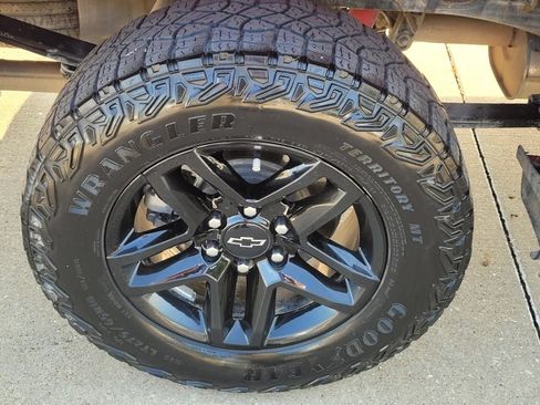 Used 2023 Chevrolet Silverado 1500 Custom Trail Boss AWD/4WD image 6