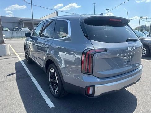 Used 2023 Kia Telluride EX w/ EX Captain's Chair Package AWD/4WD image 7