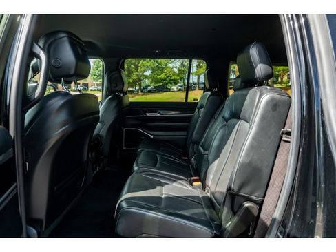 Used 2022 Jeep Wagoneer Series III AWD/4WD image 13