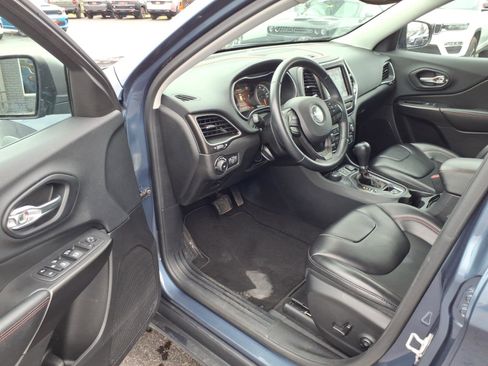 Used 2019 Jeep Cherokee Trailhawk w/ Cold Weather Group AWD/4WD image 10
