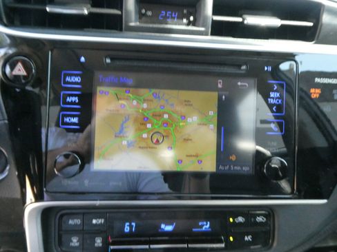 Used 2017 Toyota Corolla XLE FWD image 23