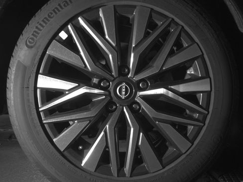 Used 2025 Nissan Altima 2.5 SV FWD image 15