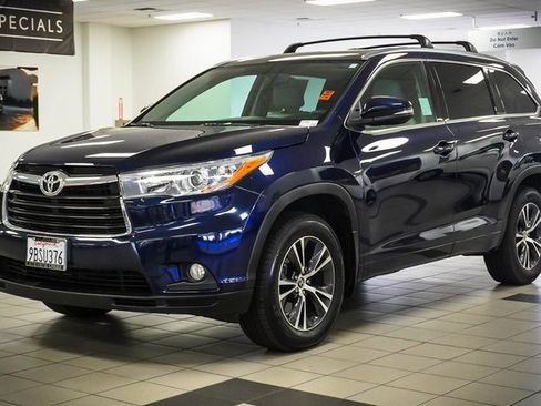 Used 2016 Toyota Highlander XLE image 3