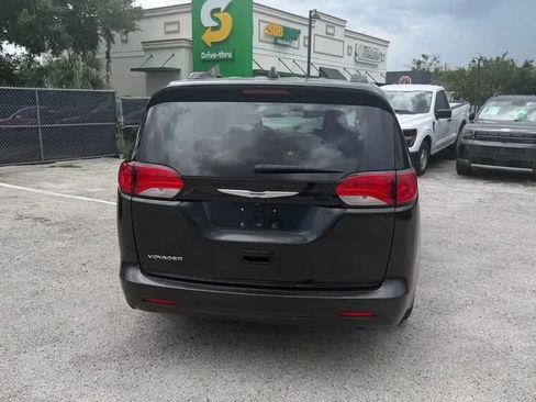 Used 2020 Chrysler Voyager Lxi FWD image 10
