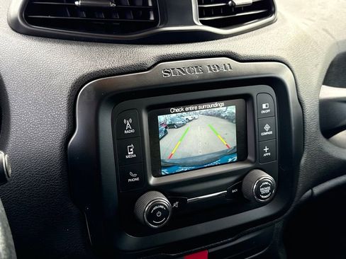 Used 2016 Jeep Renegade Latitude image 24