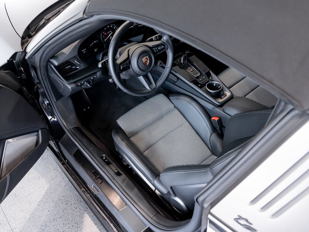 Certified 2023 Porsche 911 50th Anniversary Edition AWD/4WD image 4