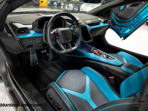 Used 2025 Lamborghini Revuelto AWD/4WD image 17