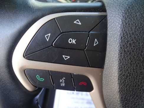 Used 2017 Jeep Cherokee Limited w/ Safetytec Group AWD/4WD image 17