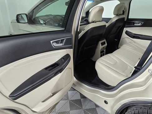Used 2018 Ford Edge Titanium w/ Equipment Group 301A AWD/4WD image 17