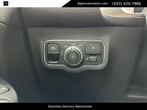 Used 2024 Mercedes-Benz EQB 300 4MATIC image 35