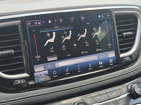 Used 2023 Chrysler Pacifica Limited FWD image 14