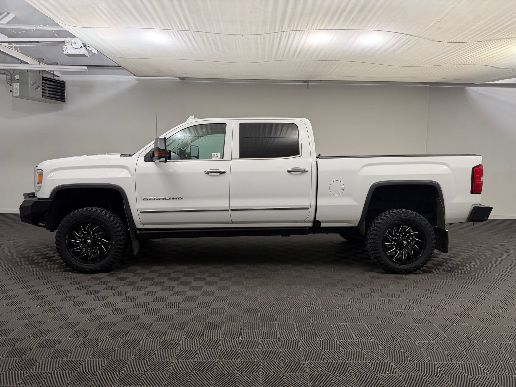 Used 2016 GMC Sierra 2500 Denali w/ Driver Alert Package AWD/4WD image 2