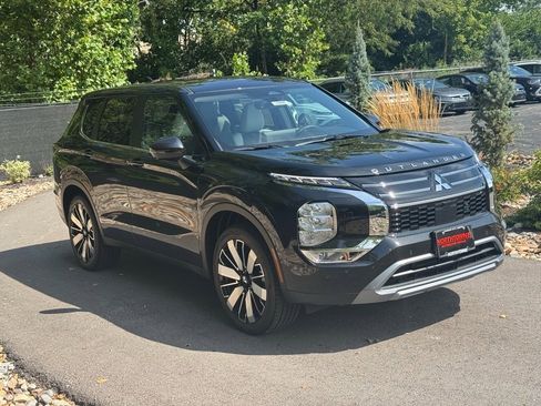 New 2025 Mitsubishi Outlander SE image 7