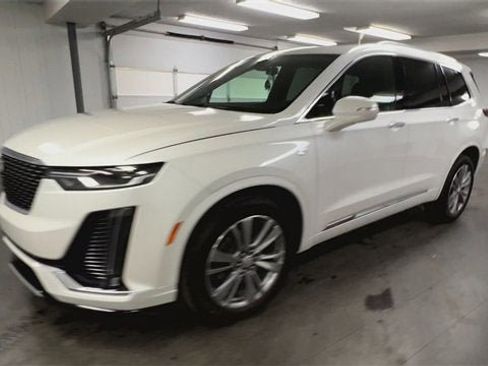 Certified 2023 Cadillac XT6 Premium Luxury image 4