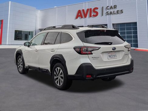 Used 2025 Subaru Outback Premium image 9