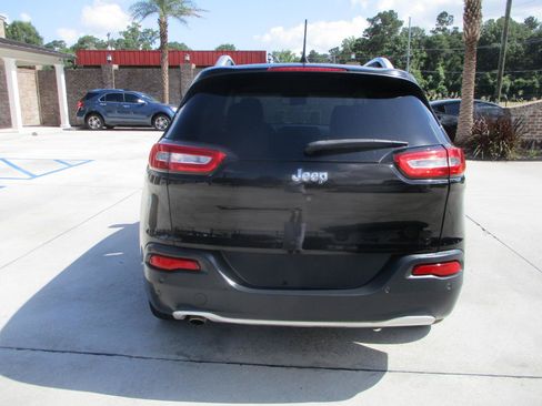 Used 2017 Jeep Cherokee Limited w/ Luxury Group FWD image 28