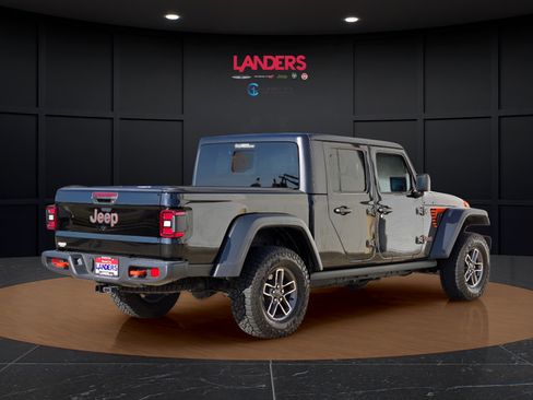 Used 2025 Jeep Gladiator Mojave w/ Convenience Group AWD/4WD image 5