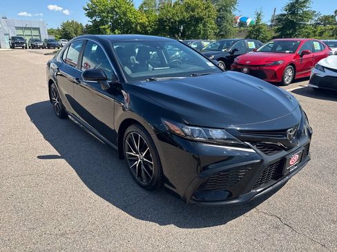 Used 2022 Toyota Camry SE FWD image 9