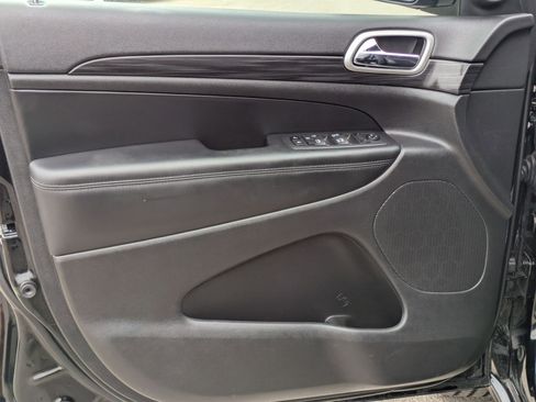 Used 2022 Jeep Grand Cherokee Laredo X image 11