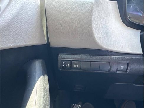 Used 2025 Toyota Corolla SE FWD image 23