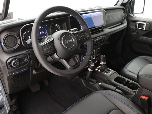 Used 2024 Jeep Wrangler Unlimited Rubicon 4xe image 15