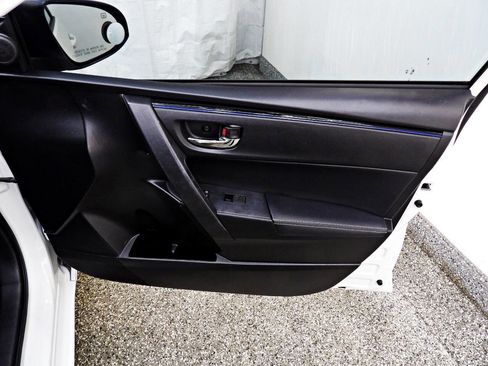 Used 2018 Toyota Corolla SE FWD image 11
