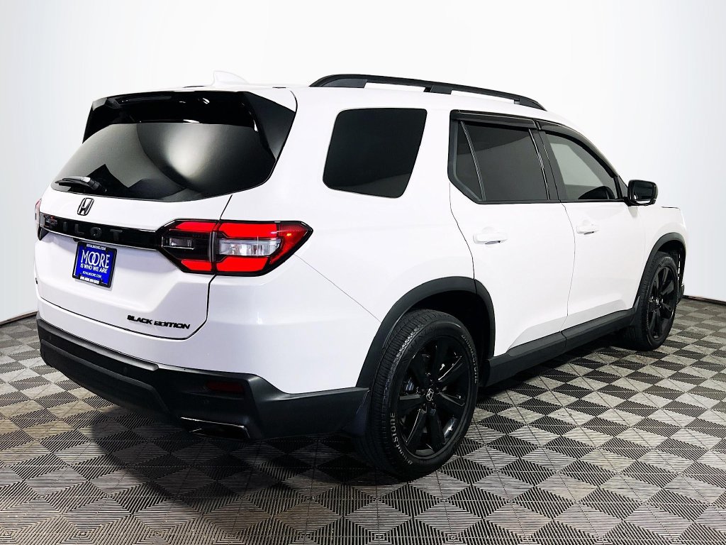 Used 2025 Honda Pilot Black Edition image 7