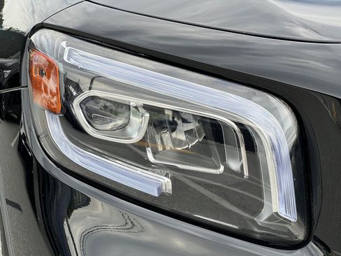 Used 2023 Mercedes-Benz GLB 250 image 11