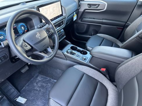 New 2025 Ford Expedition Active image 9