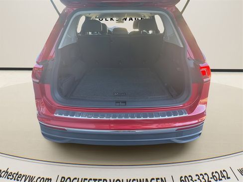 Used 2022 Volkswagen Tiguan SE image 32