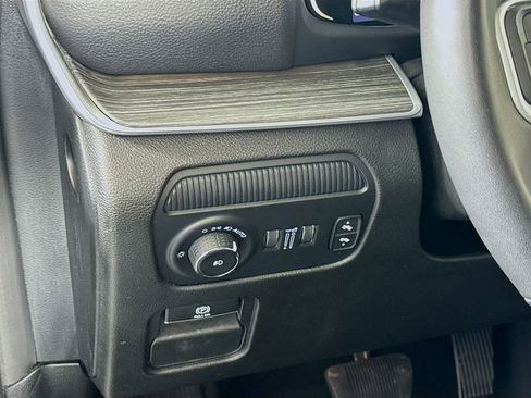 Used 2023 Jeep Wagoneer L Series II AWD/4WD image 10